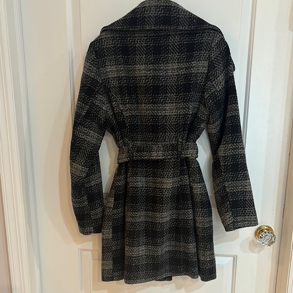 Valerie Stevens NWOT Black and gray Plaid Coat Women’s size Medium. - Picture 4 of 5